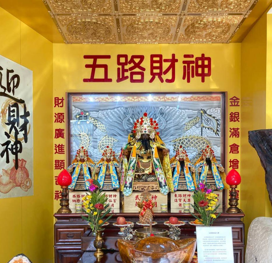 老編陳健偉在店內進行一對一戰術分析